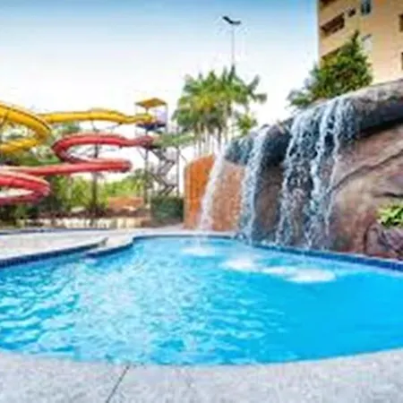 Flat Golden Dolphin Grand Hotel - Quarto E Sala Com Roupa De Cama E Banho - Piscinas 24H Caldas Novas Exterior foto