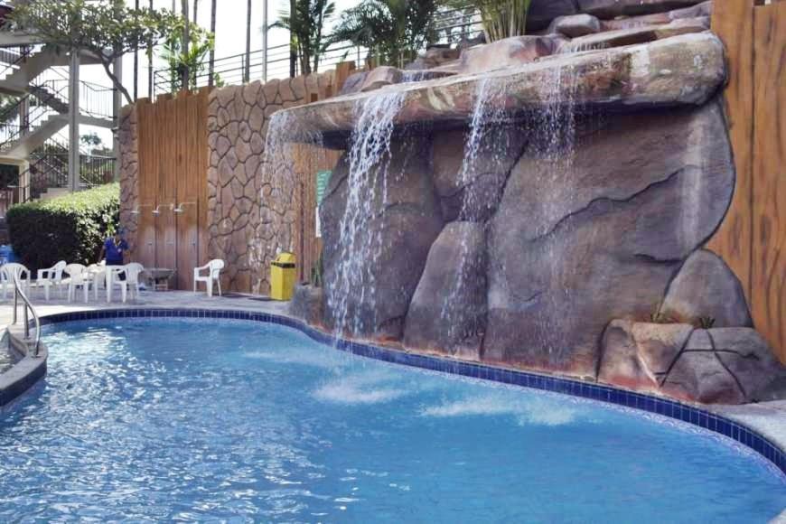 Flat Golden Dolphin Grand - E Sala Com Roupa De Cama E Banho - Piscinas 24h *